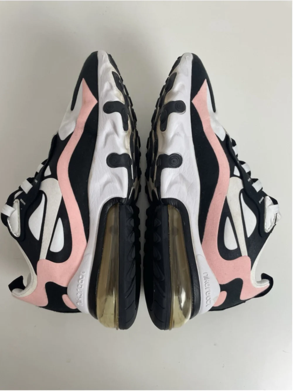 Nike Air Max 270 React Sneakers Women’s Size 7 Bleached Coral Black White